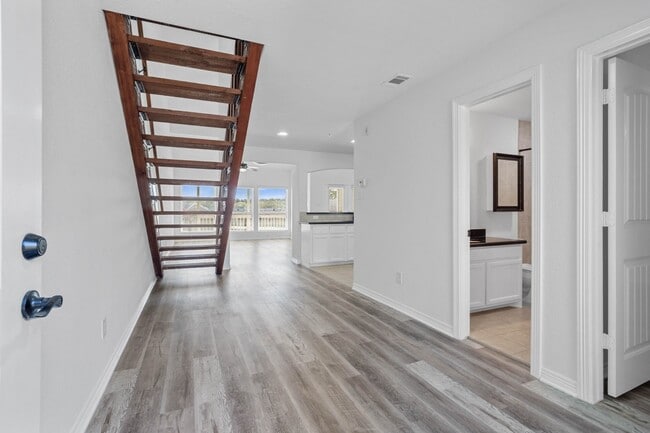 Building Photo - 30 April Point Dr S Unit 30 Rental