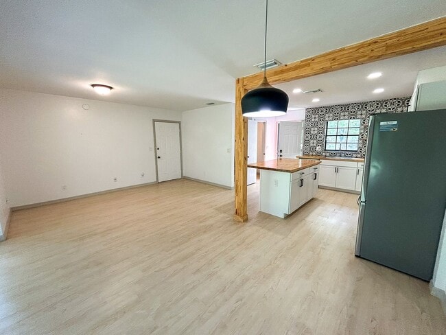 Photo - 1058 SW 6th Dr