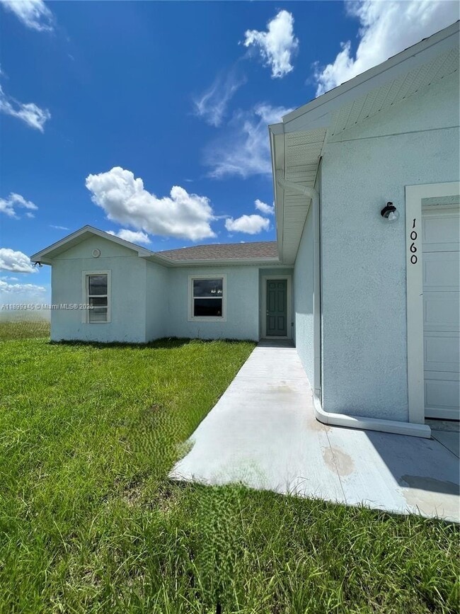 Photo - 1060 Capri Cir