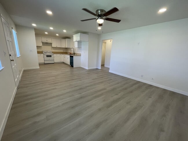 Photo - 2654 Victoria Ave
