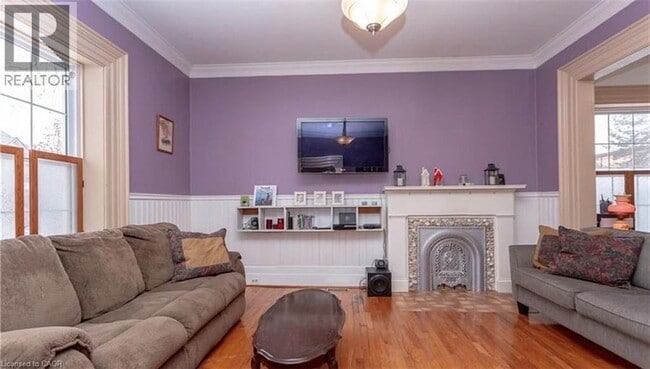 Photo - 35 William St