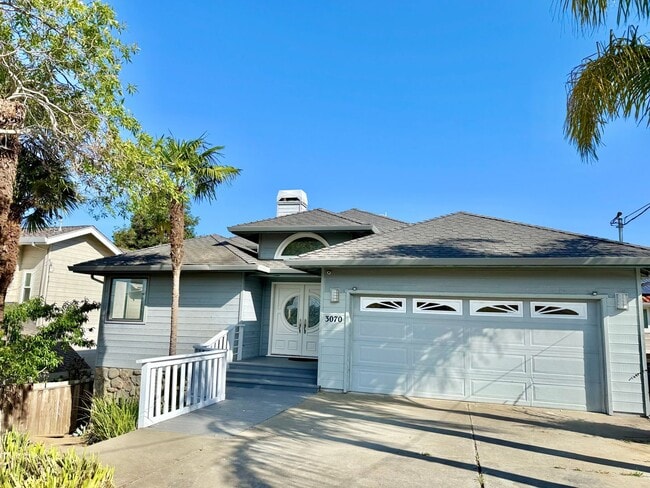 Photo - $4,390 / 3 BR - HILLTOP HOME WITH STUNNING BAY & BRIDGE VIEW IN HAYWARD!