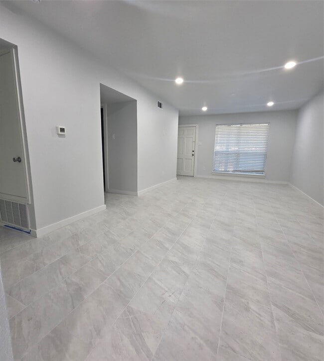 Building Photo - 1505 Woodhead St Unit 2