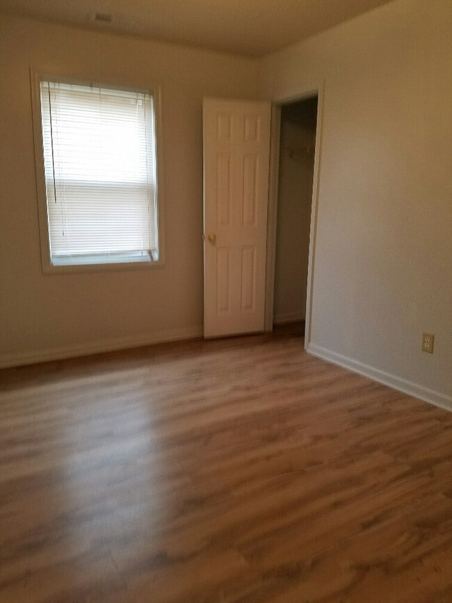 Photo - 207 Springvale St