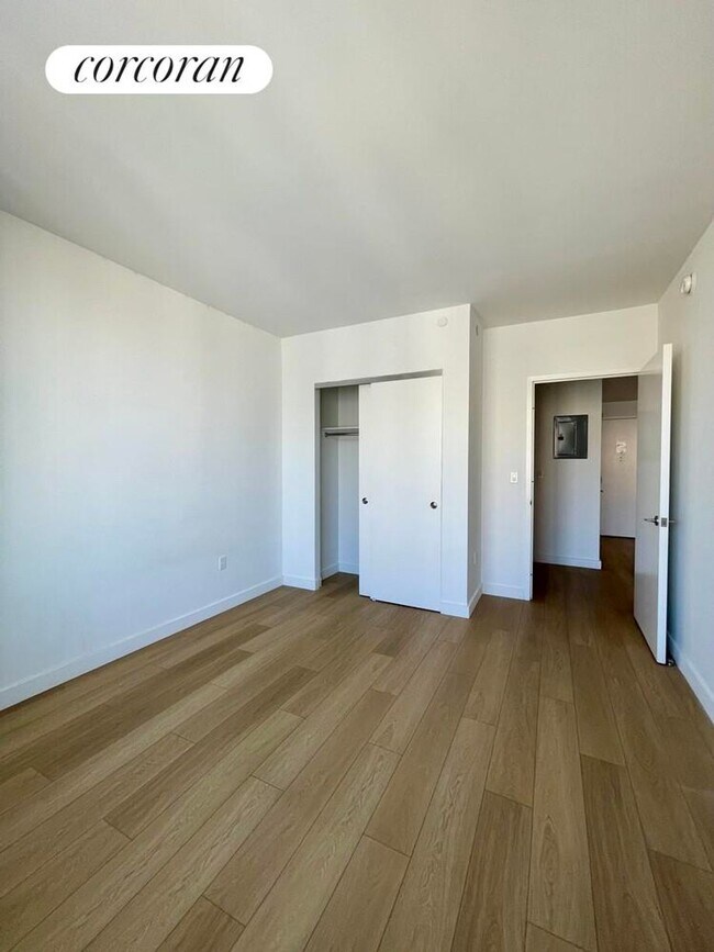 Photo - 550 W 45th St