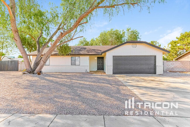 Building Photo - 265 W San Angelo St Rental