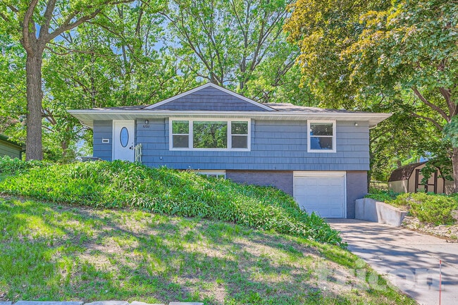 Photo - 5728 Xerxes Ave S