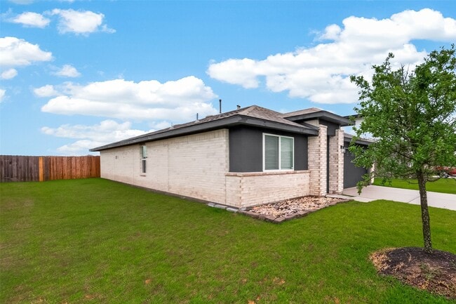 Building Photo - 14519 Sweetwater Dr
