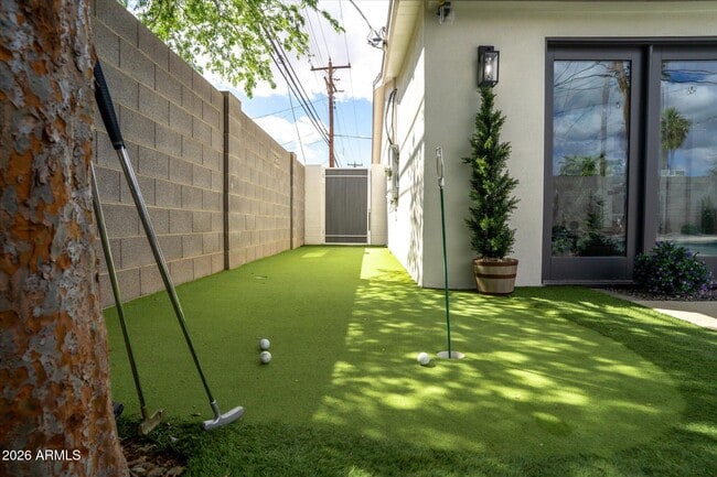 Photo - 423 N 73rd Pl