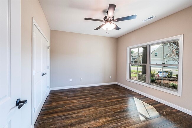 Photo - 558 Providence Ct