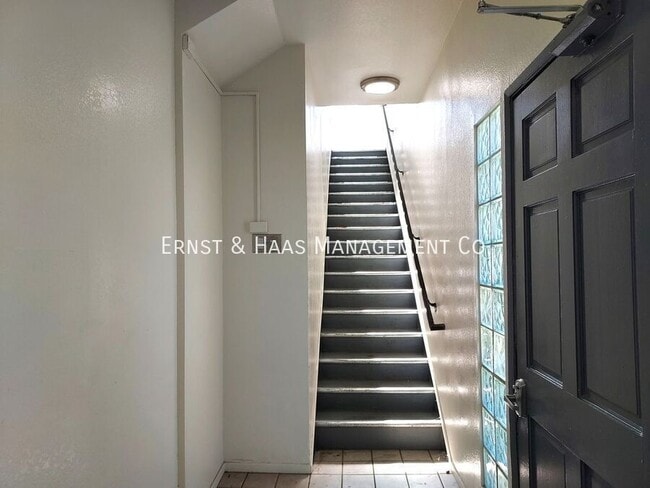 Building Photo - 1080 St Louis Ave Unit #304