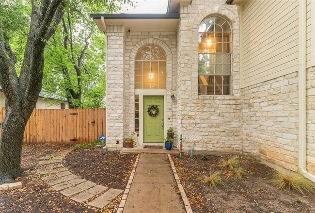 Photo - 2912 Feathercrest Dr House