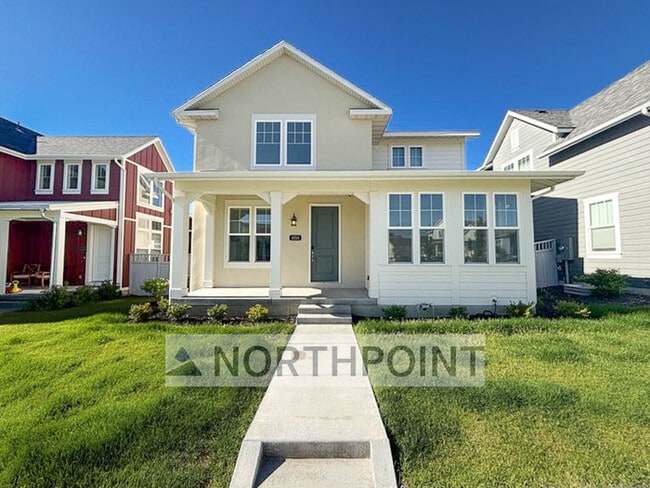Building Photo - Bright - Open Floor Plan - Steps away from...