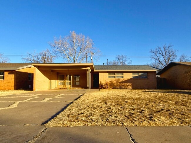 Building Photo - Charming 3 Bed 2 Bath In South Central Lubbock