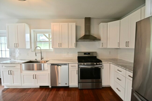 Building Photo - 147 Lachenour Ave Unit A - First Floor Rental
