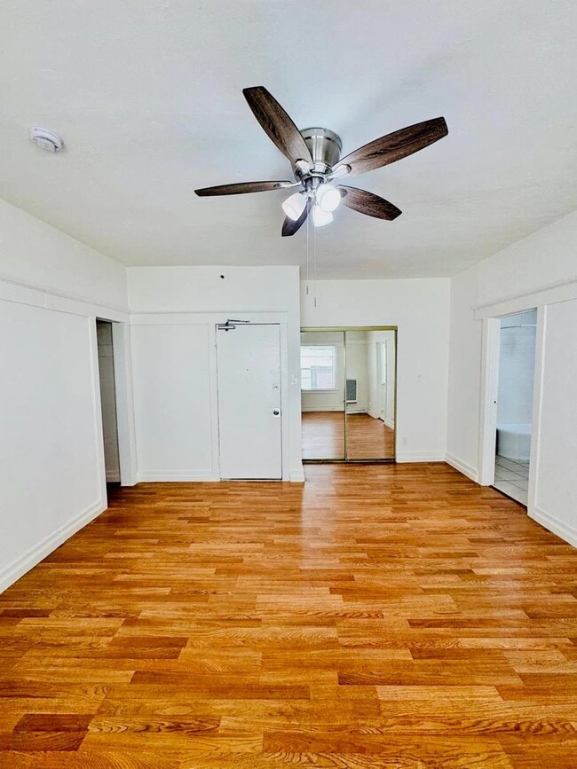 Photo - 984 S. Oxford Avenue,