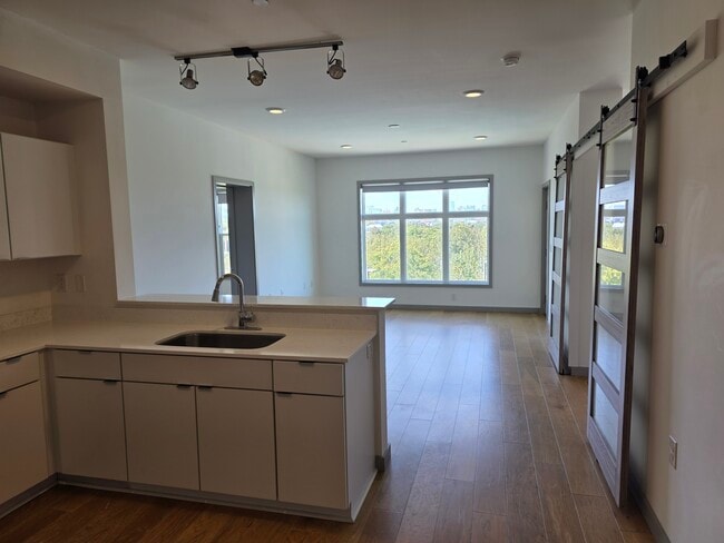 Entrance - 400 Herron Dr Unit 321