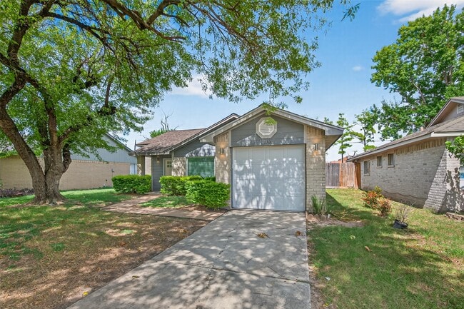 Photo - 10106 Shadow Pine Dr
