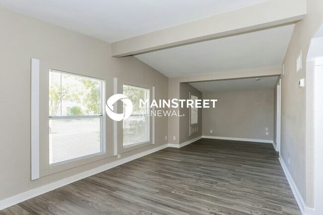 Photo - 3 Bedroom Pet-Friendly Home in St Petersburg, FL with Main Street Renewal