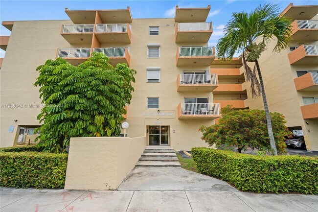 Photo - 3545 NE 167th St Unit 402