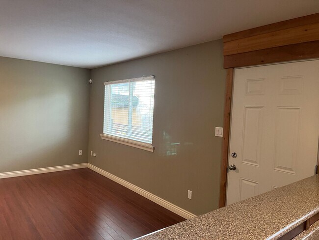 Photo - 7767-7148 148 St