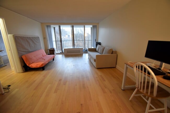 Building Photo - 33 Pond Ave Unit 309