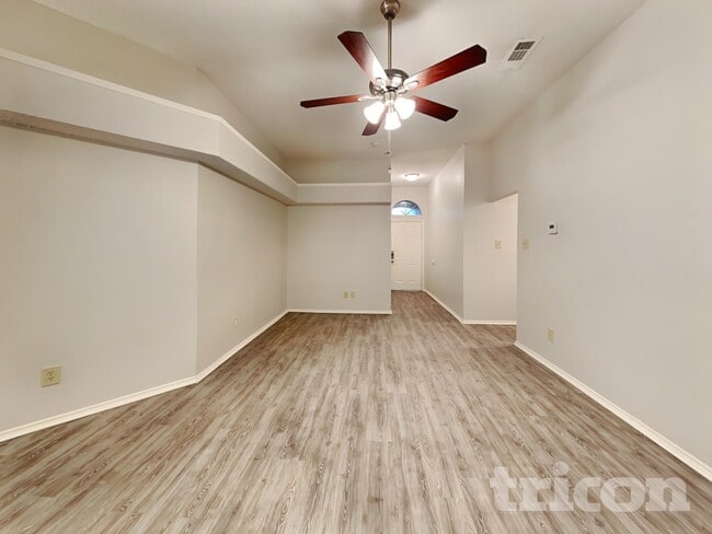 Photo - 2851 Linden Ln