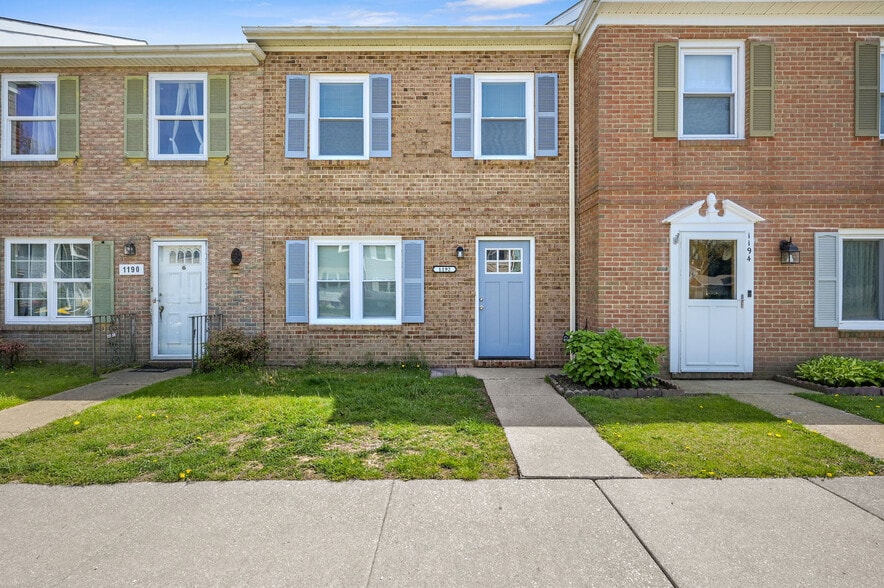1192 Madison Ct