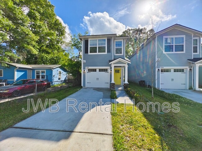 Photo - 1285 Neva St House