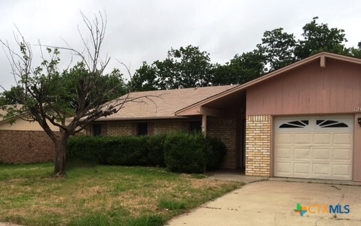 Building Photo - 1207 Ruiz Dr