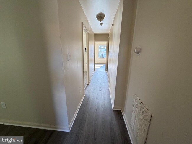 Photo - 110 W Main St Unidad B