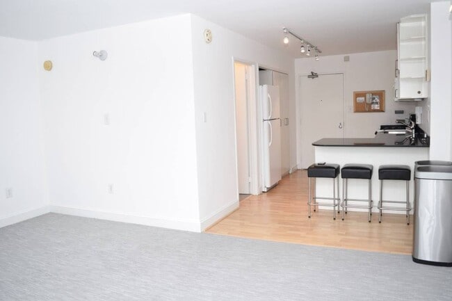 Photo - 2939 Van Ness St NW Unidad 828