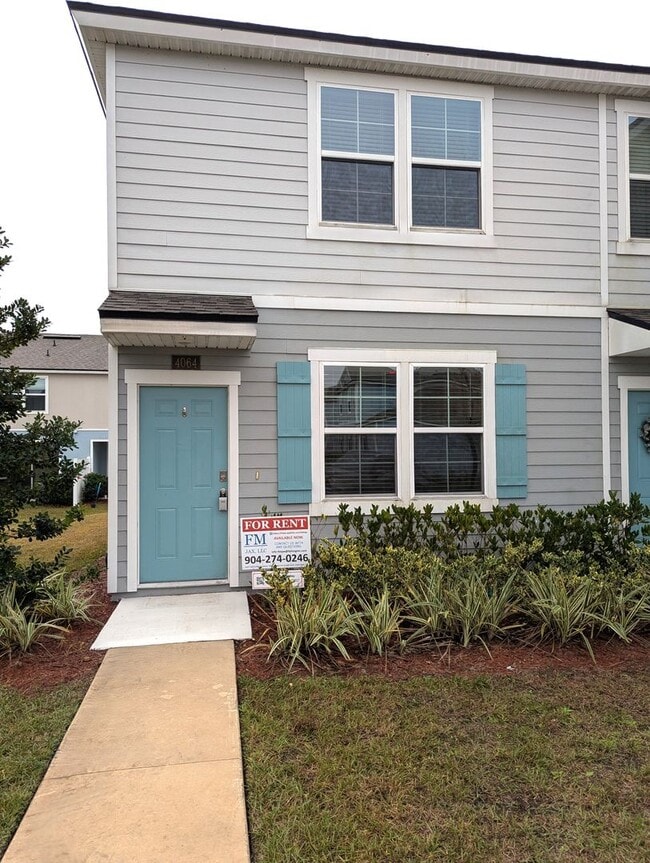 Building Photo - 18mo Lease on this NEWER BUILD and SPACIOUS 3 Bedroom, 2.5 Bath End Unit Townhome READY FOR MOVE-...