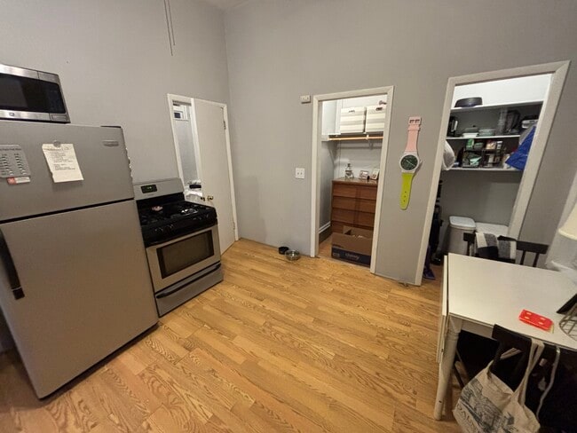 Photo - 1429 N Elk Grove Ave Unidad 1f