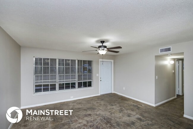 Photo - 862 Lance St