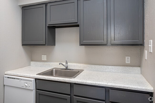 1HAB, 1BA - 550 ft² - Covington Square Apartments