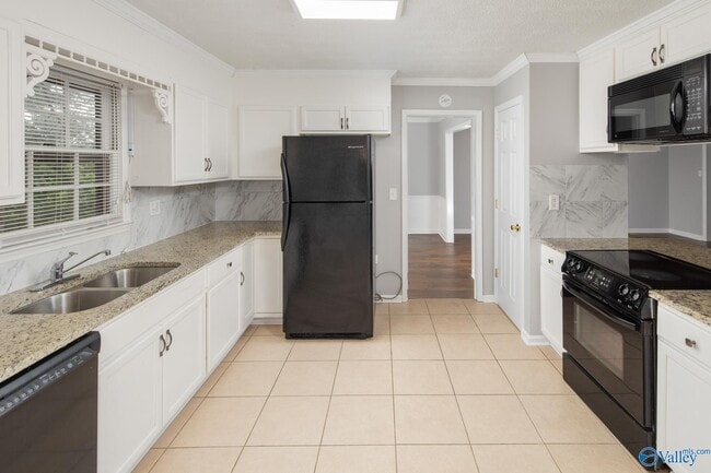 Photo - 2624 Excalibur Dr SE