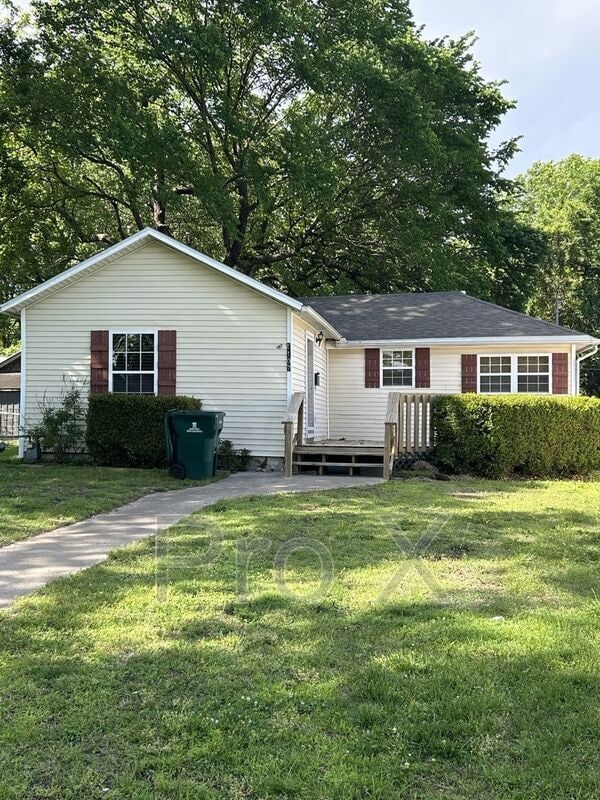 Building Photo - 1107 E 7th St