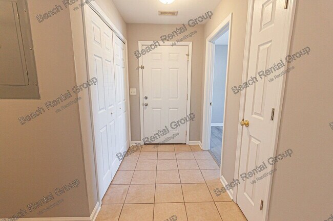 Photo - 4850 Meadowsweet Dr Unidad Apartment 1709