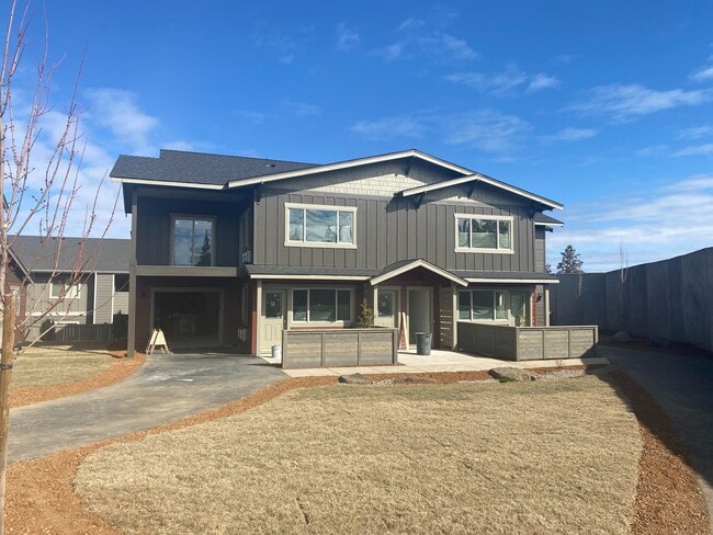 Building Photo - 198 SW Maricopa Dr Unit A