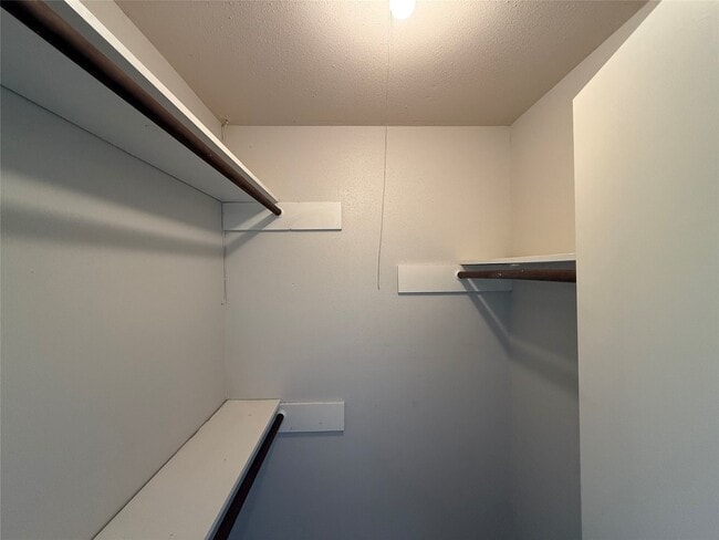 Building Photo - 5850 Fallengate Dr