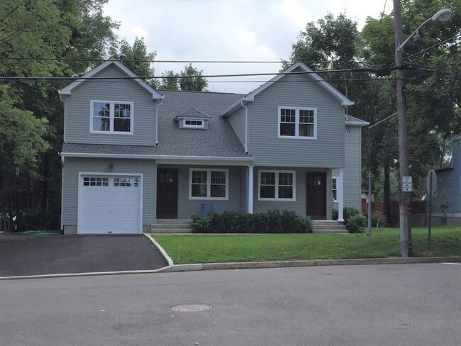 Building Photo - 47 Coles St