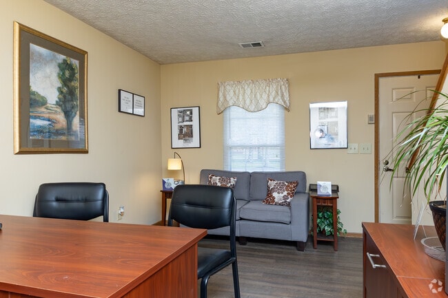 2BR, 1BA - 900SF - Living Room
