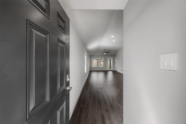 Photo - 915 Silver Birch Br