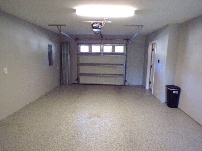 Photo - 4 Bedroom Townhome Located In Allenwood