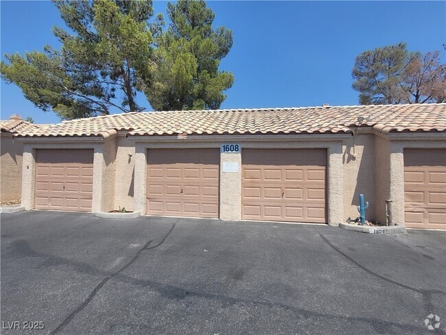 Building Photo - 1608 N Torrey Pines Dr Unit 103 Rental