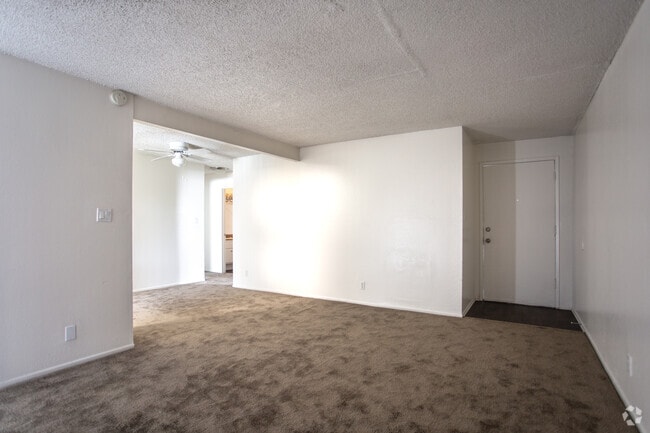 2BR, 2BA-965 SF