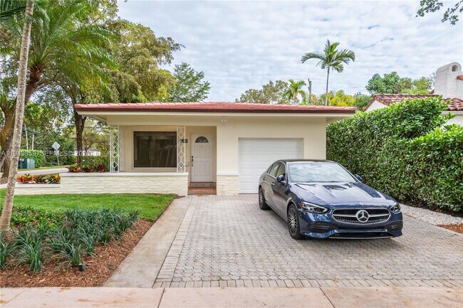 Photo - 1301 Lisbon St