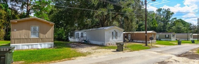 Building Photo - Pine Hills Rental