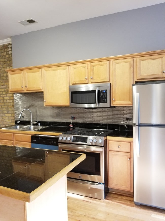 Gran cocina para cocinar y entretener. - 529 N Ashland Ave Unidad 529to535NASHLAND